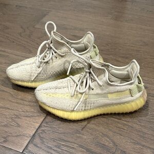adidas Yeezy Boost 350 V2 size 5.5